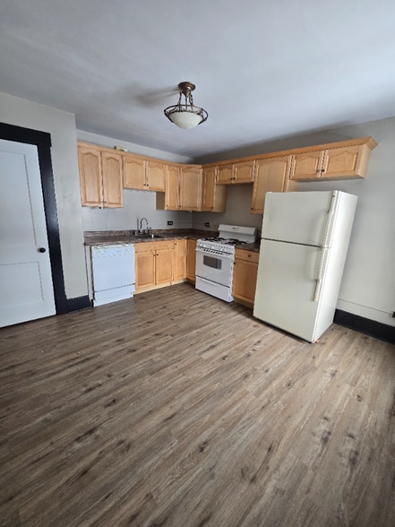 Building Photo - 1023 Rumsey Ave