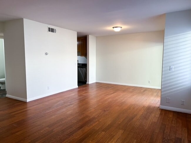 Building Photo - 3 Bedroom + 2.5 Bathroom Condo | Ralston Village Community | Ventura | Unfurnished