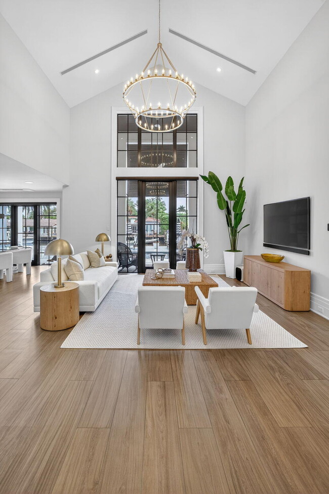 Building Photo - 400 Mola Ave