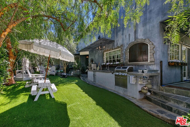 Building Photo - 2851 Seabreeze Dr