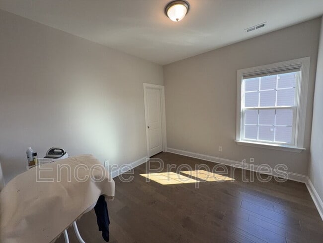 Building Photo - 2211 Montebell View Dr