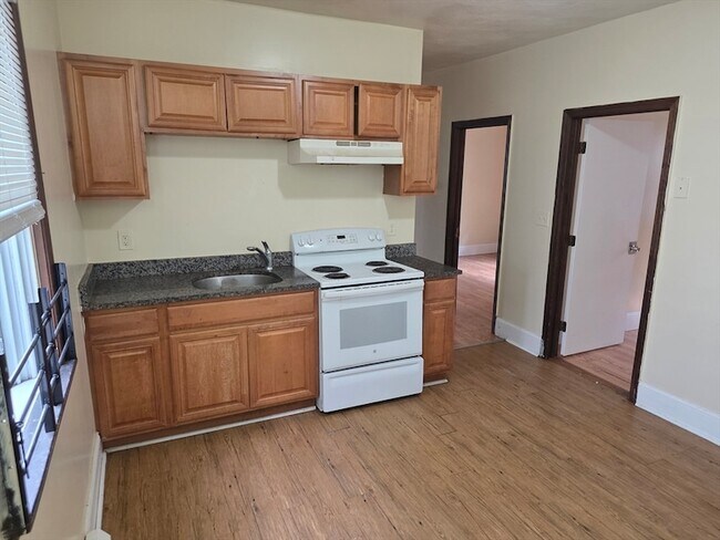 Building Photo - 49 Judson St