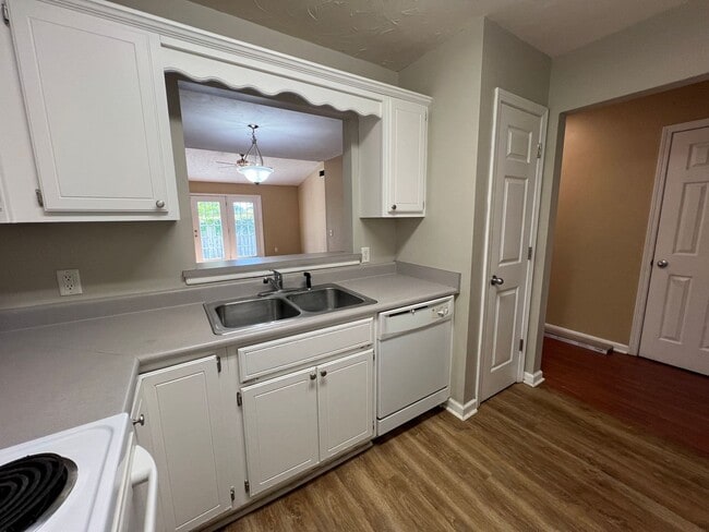 Building Photo - 3 bedroom 2 bath townhome in Towne Park