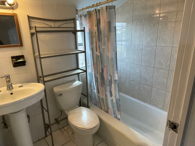 Building Photo - 4057 Gleane St