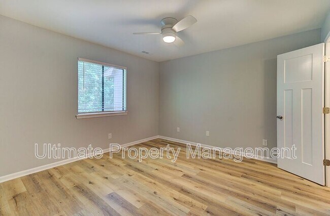 Building Photo - 522 S Kerr Ave
