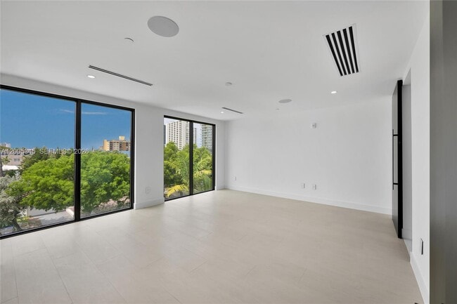 Building Photo - 3222 NE 7th St