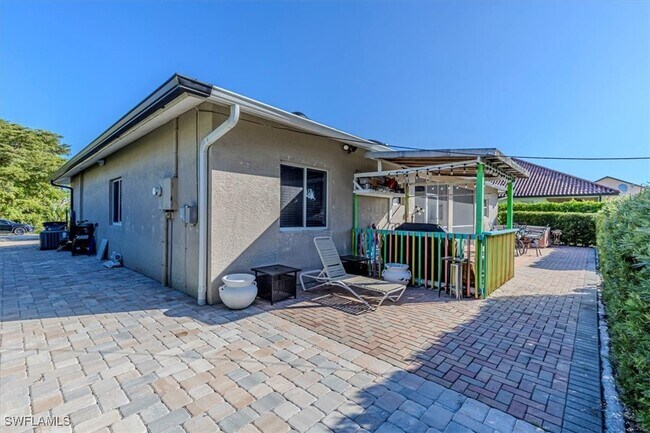 Building Photo - 27518 Pinecrest Ln