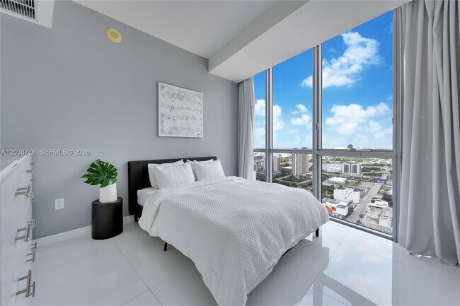 Building Photo - 1100 Biscayne Blvd