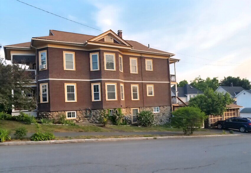 Building Photo - 860 Beech St