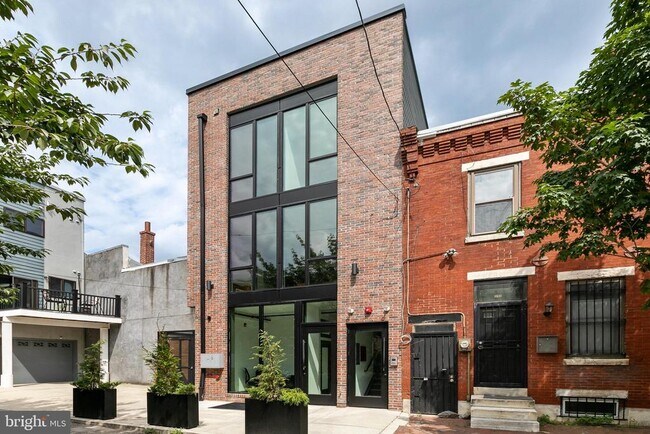 Building Photo - 555 N Lawrence St
