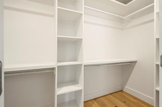Building Photo - 5702 N Hampton Dr