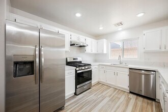 Building Photo - This Stunning 3 Bed, 2 ½ Bath Home Is A Ra...