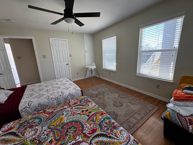 Building Photo - 319 S Olive St