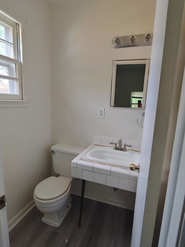 Building Photo - 3 BR 1.5 BA single family house