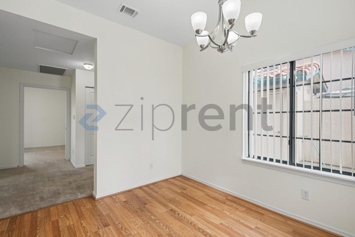 Building Photo - Unit