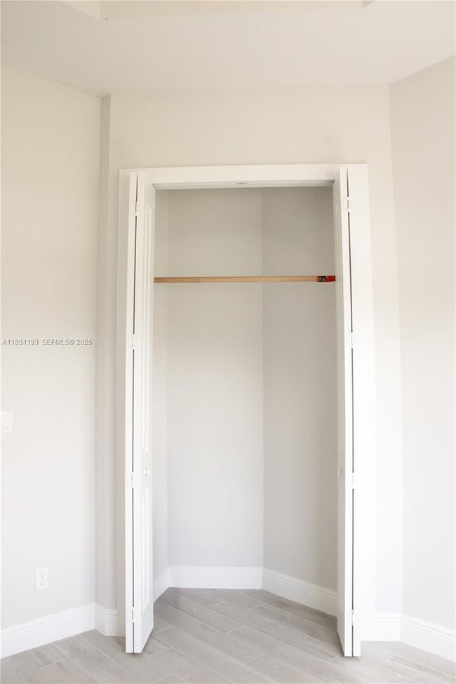 Building Photo - 5231 NW Iredell St