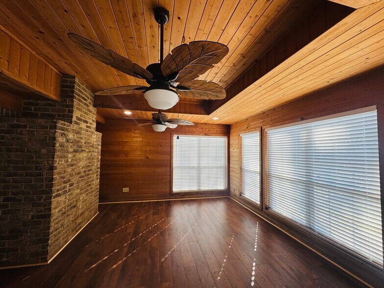 Building Photo - 115 Fairview Dr