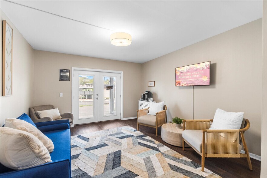 Building Photo - Riverside North Apartment Homes