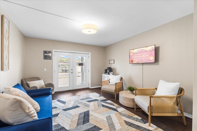 Building Photo - Riverside North Apartment Homes