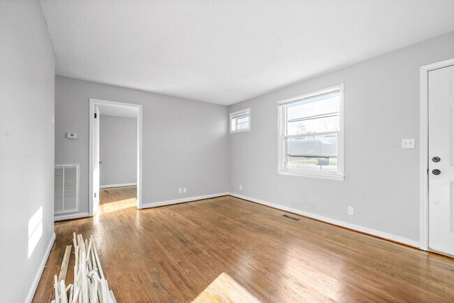 Building Photo - 113 Tandy Dr