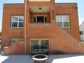 Building Photo - Cute & Cozy One Bedroom Garden Level Apt