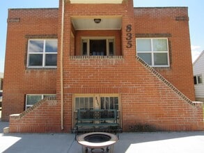 Building Photo - Cute & Cozy One Bedroom Garden Level Apt