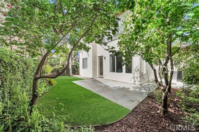 Building Photo - 24 Periwinkle