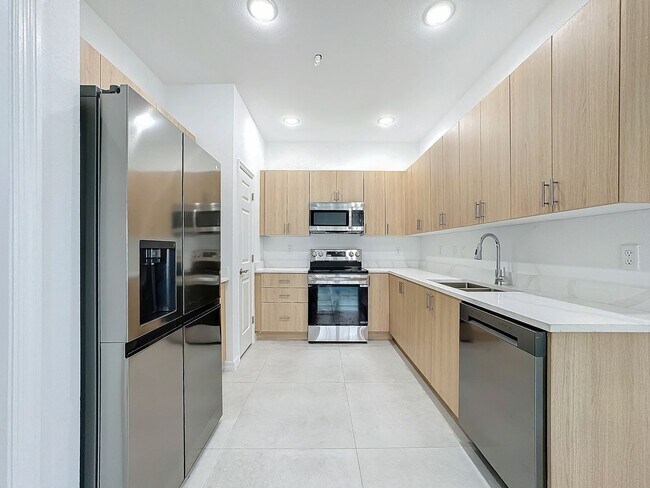 Building Photo - Townhouse For Lease in Saint Cloud