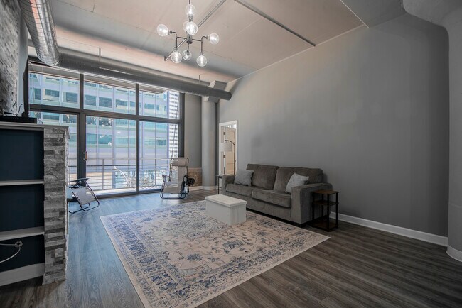 Building Photo - 130 S Canal St