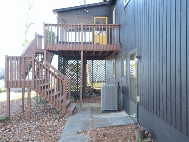 Building Photo - 1179 Justice Dr