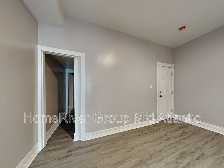 Building Photo - 702 Dolphin St
