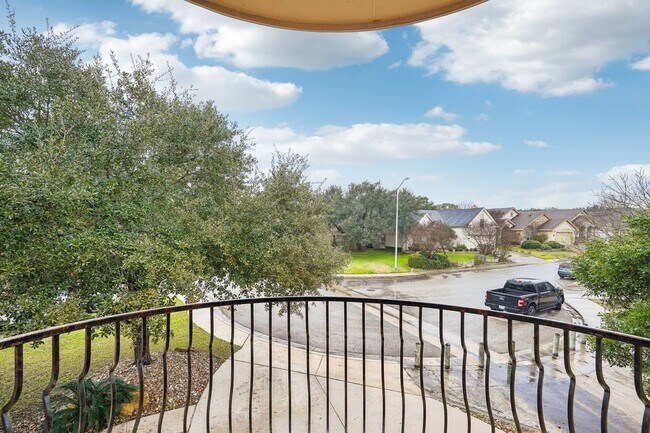 Building Photo - 2622 Fairwood Dr