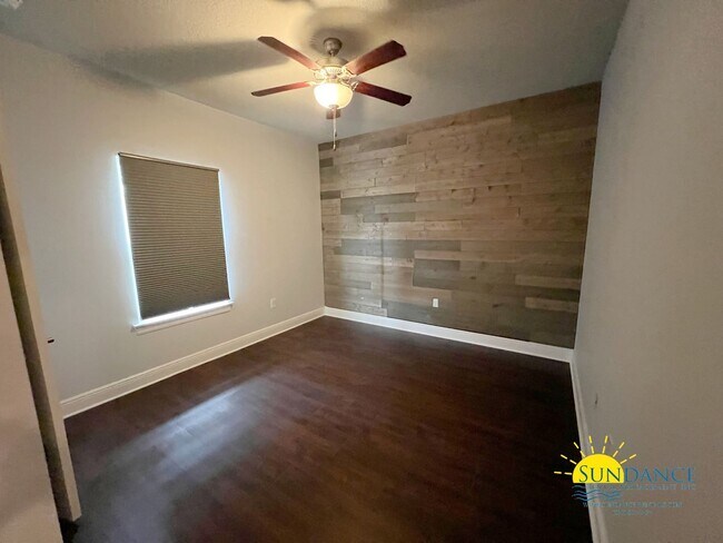 Building Photo - Stunning 4-Bedroom Home in Navarre, Just 3-Miles to Navarre Beach!