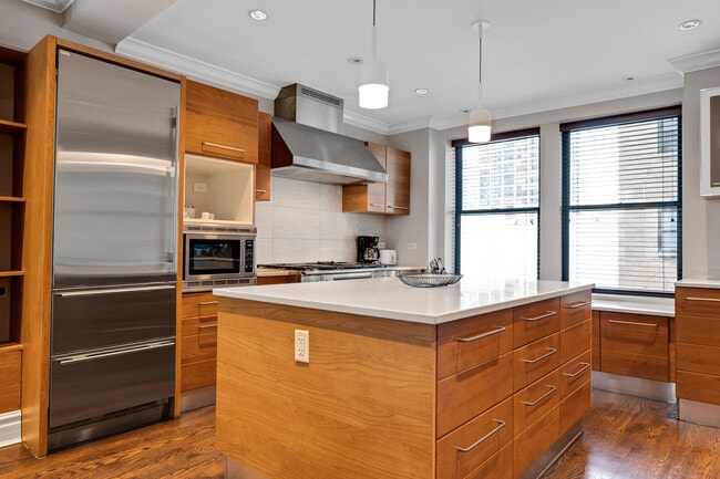 Building Photo - 70 E Walton St