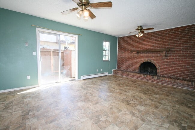Building Photo - 3 Bedroom condo in quiet community!