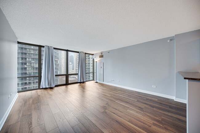 Building Photo - 2 E Erie St