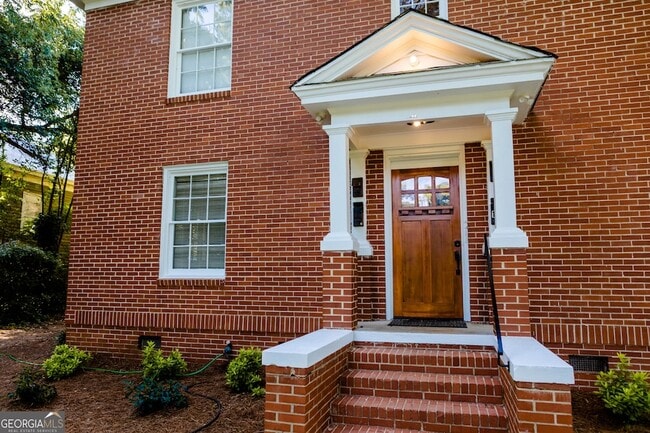 Building Photo - 111 E Screven St