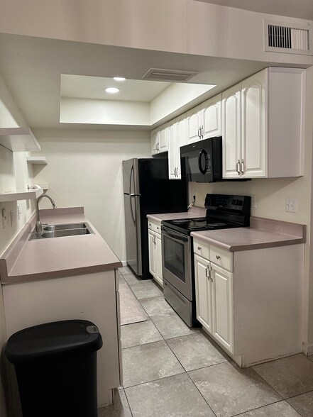 Building Photo - 286 W Palomino Dr