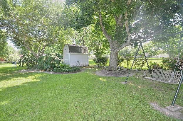 Building Photo - 206 Pecan Dr
