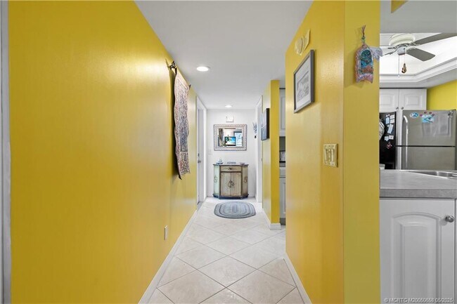Building Photo - 5571 NE Gulfstream Way