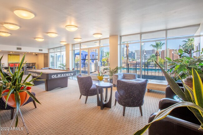 Building Photo - 805 4th Ave