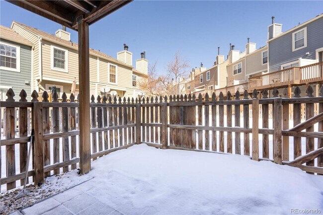 Building Photo - Beautiful Two Bedroom Two Bath Townhome in Indian Creek