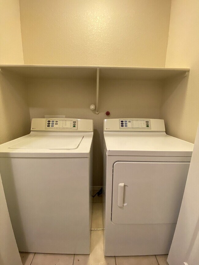 Building Photo - 4BR in Cabezon Subdivision