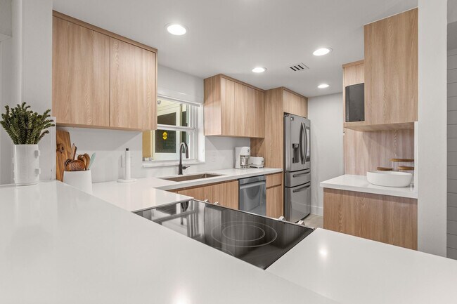 Building Photo - 5200 N Ocean Blvd