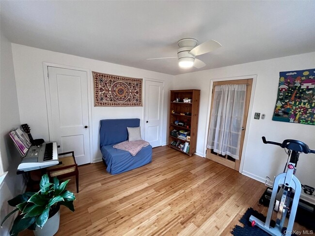 Building Photo - 16 Yeoman Ln