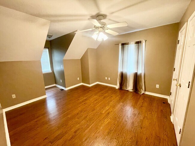 Building Photo - 503 Brookstone Dr