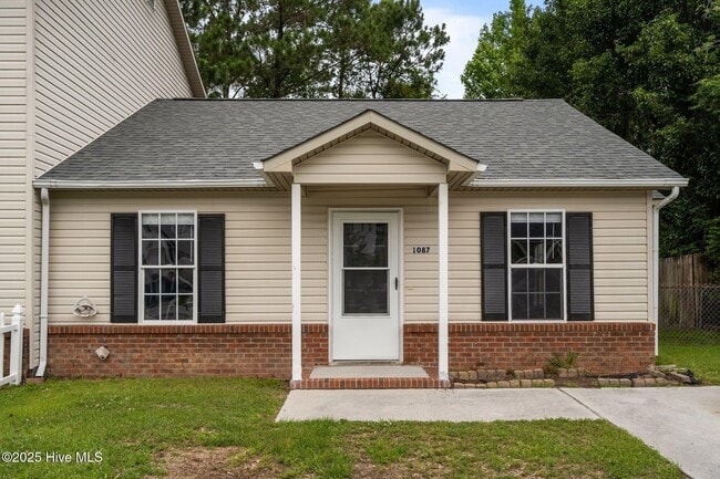 Primary Photo - 1087 W Pueblo Dr