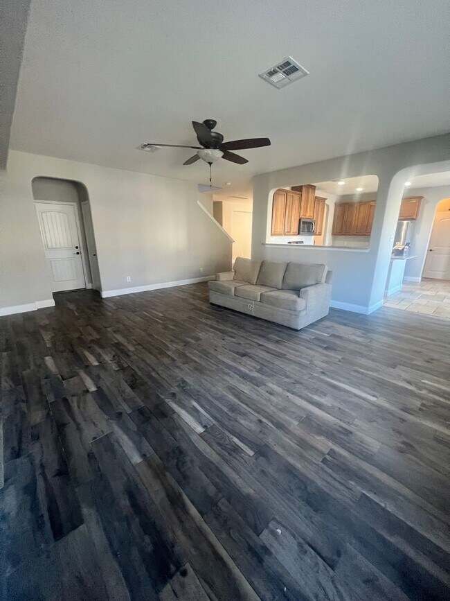 Building Photo - Rare Huge 5 Bedroom in Leander, TX