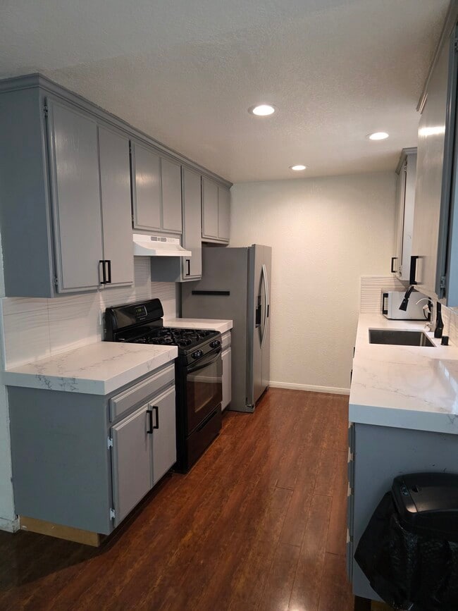 Building Photo - 316 E Imperial Ave