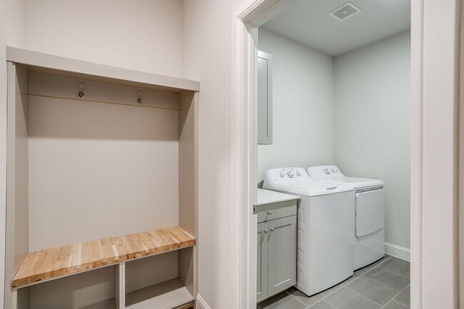 Building Photo - Short Term Rental- 4 Bed, 2 Bath Home Near TCU-  76109